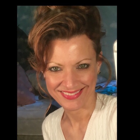 Meet your Posher, Heather - Picture 2 of 2